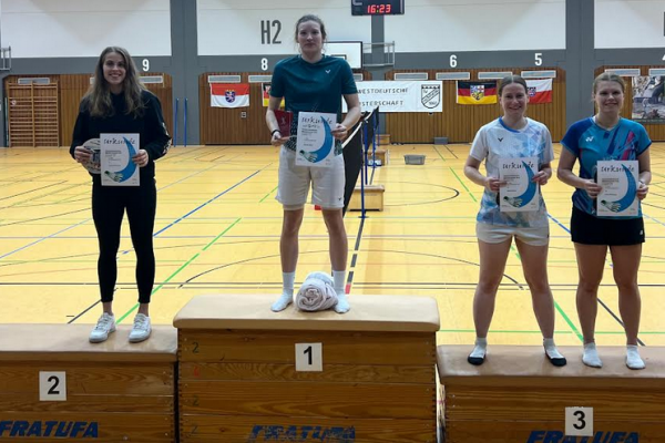 siegerehrung-dameneinzelDDD4F98A-6003-5FD8-465A-16D7134257A6.png